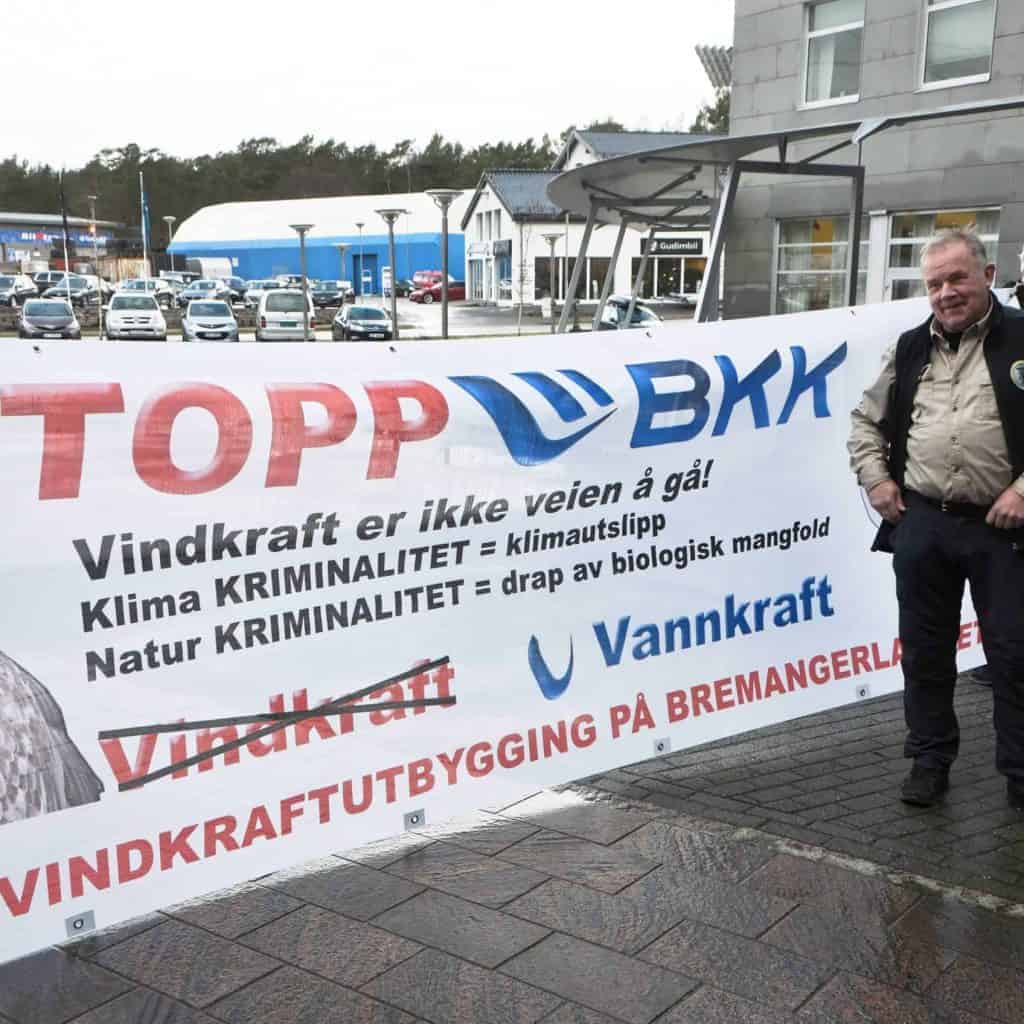 BKK stilles til ansvar – Vindkraftaksjon ved BKKs hovedkontor i Bergen